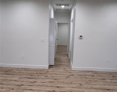 20517 Gault Street - Photo Thumbnail 7