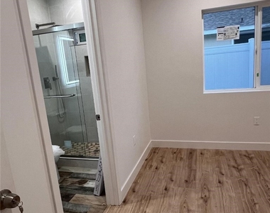 20517 Gault Street - Photo Thumbnail 6