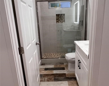 20517 Gault Street - Photo Thumbnail 12