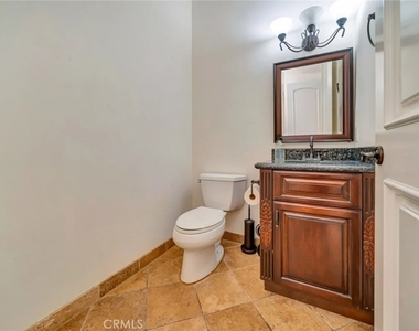 4822 Valjean Avenue - Photo Thumbnail 29