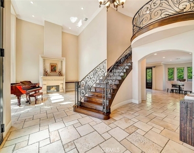 4822 Valjean Avenue - Photo Thumbnail 1