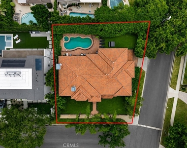 4822 Valjean Avenue - Photo Thumbnail 34