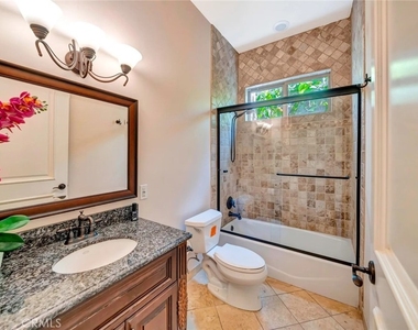 4822 Valjean Avenue - Photo Thumbnail 25
