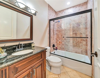 4822 Valjean Avenue - Photo Thumbnail 27