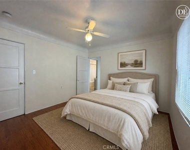 5646 1/2 Farmdale Avenue - Photo Thumbnail 6