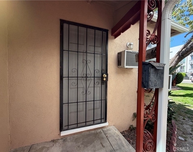 5646 1/2 Farmdale Avenue - Photo Thumbnail 15