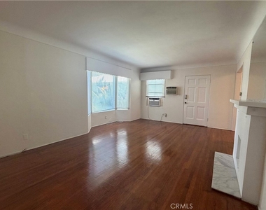 5646 1/2 Farmdale Avenue - Photo Thumbnail 1