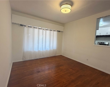 5646 1/2 Farmdale Avenue - Photo Thumbnail 5