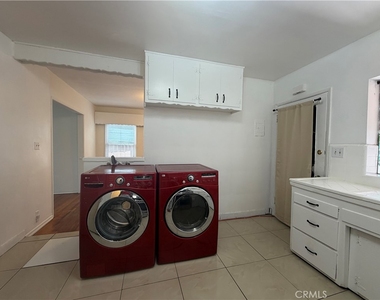 5646 1/2 Farmdale Avenue - Photo Thumbnail 13