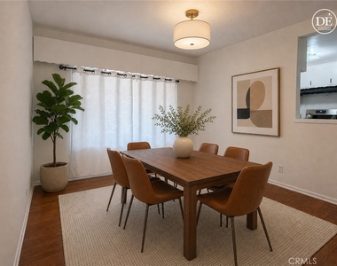 5646 1/2 Farmdale Avenue - Photo Thumbnail 4
