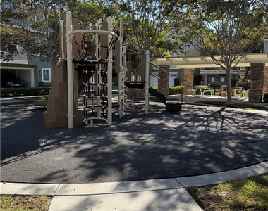 1800 Oak - Photo Thumbnail 4