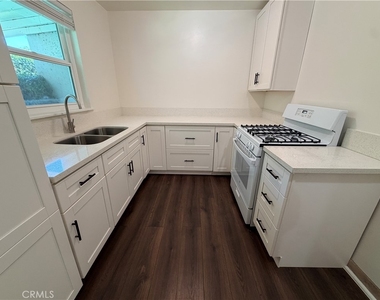 617 Kew Street - Photo Thumbnail 8
