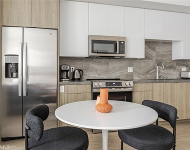 511 S Harbor - Photo Thumbnail 12