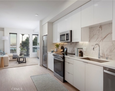 511 S Harbor - Photo Thumbnail 1