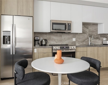 511 S Harbor - Photo Thumbnail 12
