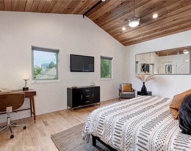 8611 Rosewood Avenue - Photo Thumbnail 14