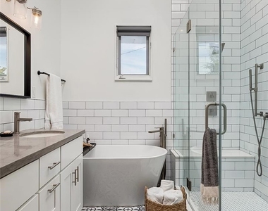 8611 Rosewood Avenue - Photo Thumbnail 15