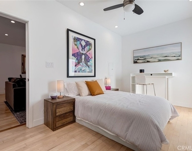 8611 Rosewood Avenue - Photo Thumbnail 10