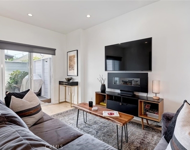 8611 Rosewood Avenue - Photo Thumbnail 1