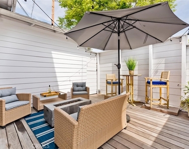 8611 Rosewood Avenue - Photo Thumbnail 13
