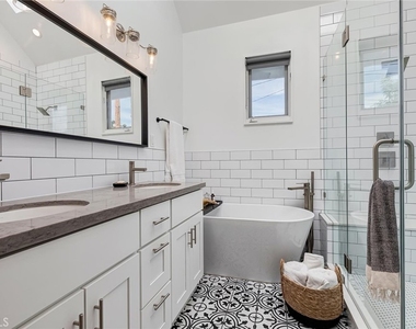 8611 Rosewood Avenue - Photo Thumbnail 16