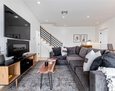 8611 Rosewood Avenue - Photo Thumbnail 3