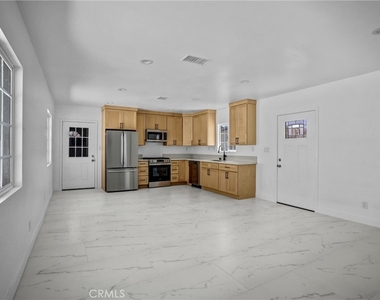 9983 Vernon Ave - Photo Thumbnail 7