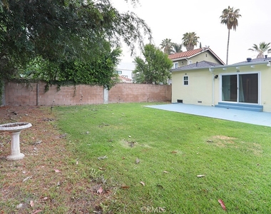 4433 Stern Avenue - Photo Thumbnail 14