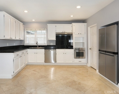 4433 Stern Avenue - Photo Thumbnail 3