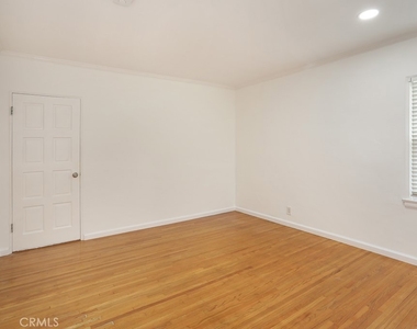 4433 Stern Avenue - Photo Thumbnail 8