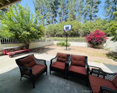 1001 Creekside Drive - Photo Thumbnail 13
