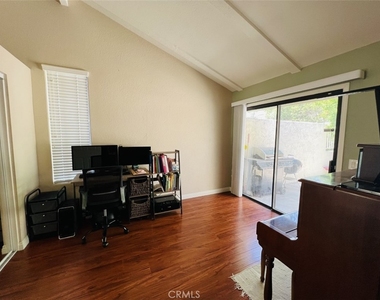 1001 Creekside Drive - Photo Thumbnail 6