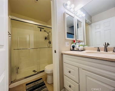1001 Creekside Drive - Photo Thumbnail 12
