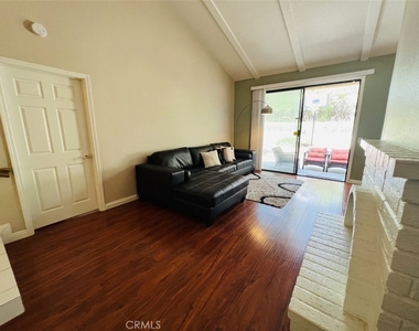 1001 Creekside Drive - Photo Thumbnail 2