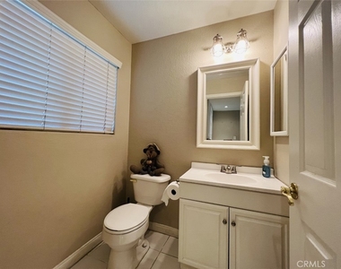 1001 Creekside Drive - Photo Thumbnail 5