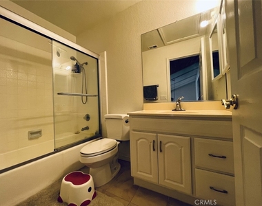 1001 Creekside Drive - Photo Thumbnail 10