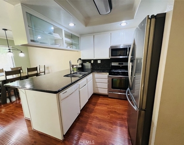 1001 Creekside Drive - Photo Thumbnail 8