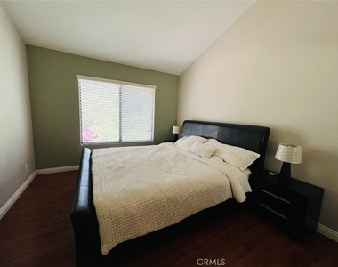 1001 Creekside Drive - Photo Thumbnail 9
