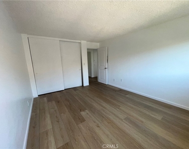 13829 Christine Drive - Photo Thumbnail 3