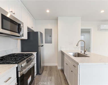 1128 W Balboa Blvd - Photo Thumbnail 12