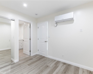 1128 W Balboa Blvd - Photo Thumbnail 23