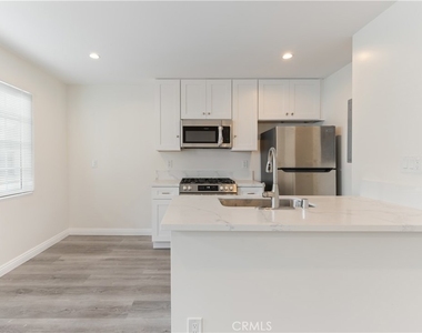 1128 W Balboa Blvd - Photo Thumbnail 10