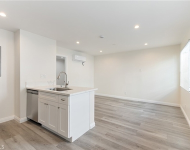 1128 W Balboa Blvd - Photo Thumbnail 11
