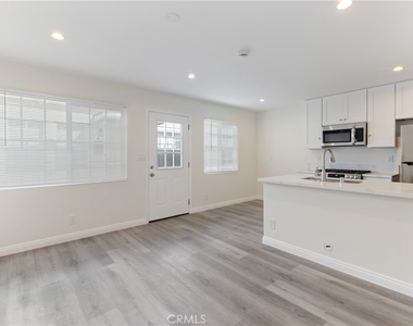 1128 W Balboa Blvd - Photo Thumbnail 9