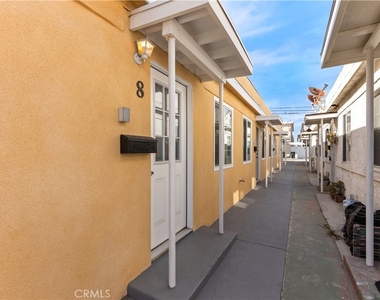 1128 W Balboa Blvd - Photo Thumbnail 5