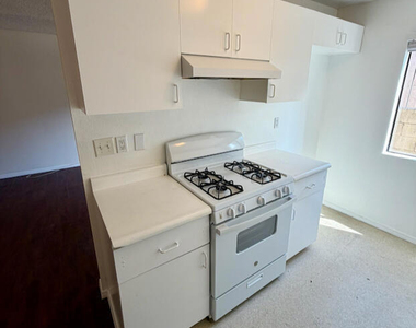 2253 N Niagara Street - Photo Thumbnail 3