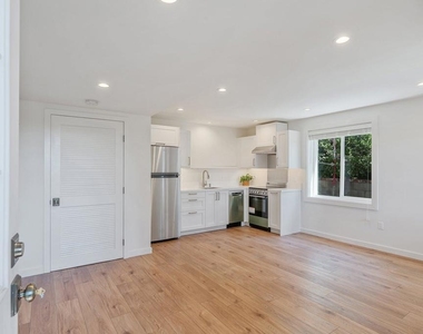 6341 1/2 Rosswood Terrace - Photo Thumbnail 2