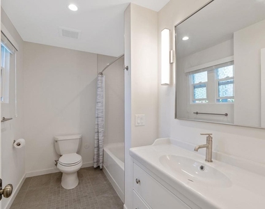 6341 1/2 Rosswood Terrace - Photo Thumbnail 13