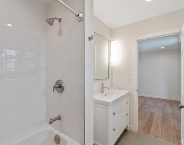 6341 1/2 Rosswood Terrace - Photo Thumbnail 14