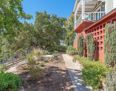 6341 1/2 Rosswood Terrace - Photo Thumbnail 17